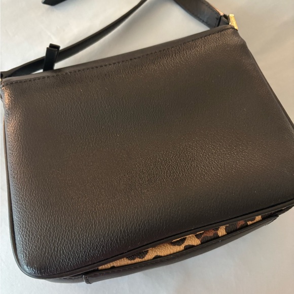 Stylish Tory Burch Leopard Print Crossbody Bag - Picture 4 of 9